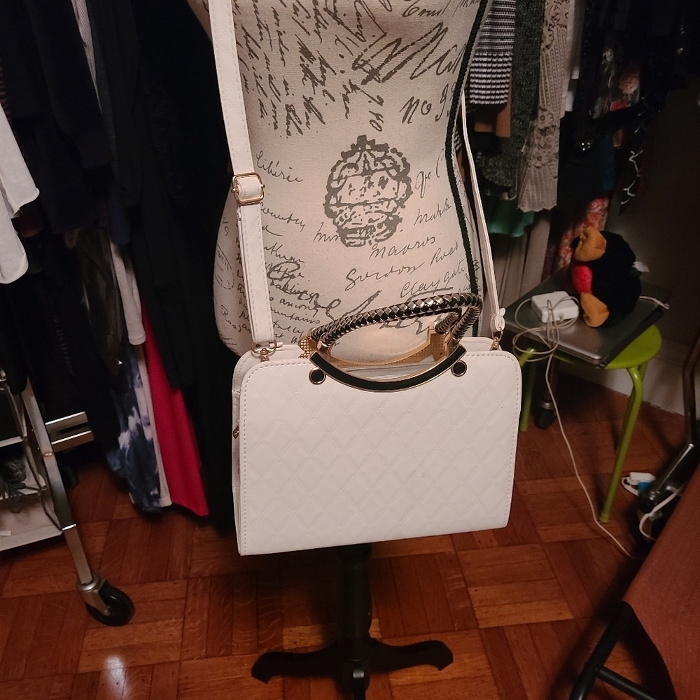 White crossbody/shoulder bag/handbag hp🔥🔥🔥🔥 - Picture 2 of 10